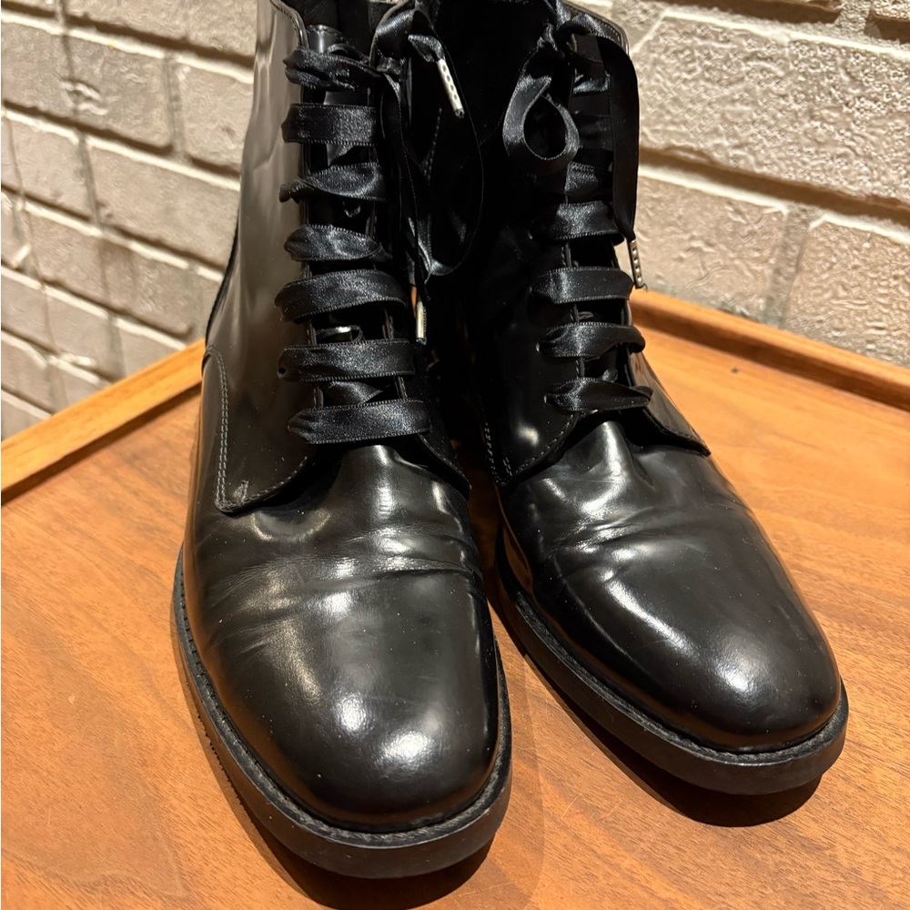 Sleek Black Lace-Up Women's Boots size 39